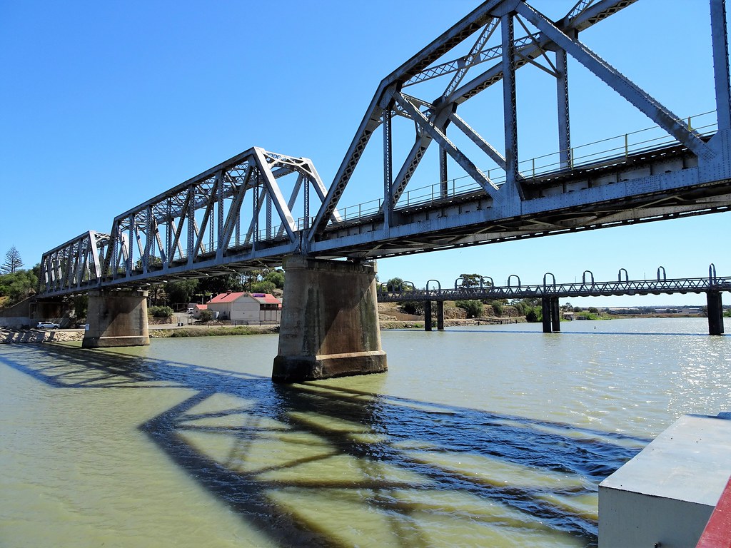 Murray Bridge.The three spans of the 1925 railway bridge. Beyond is the original road and rail bridge which was compelted in 1880.